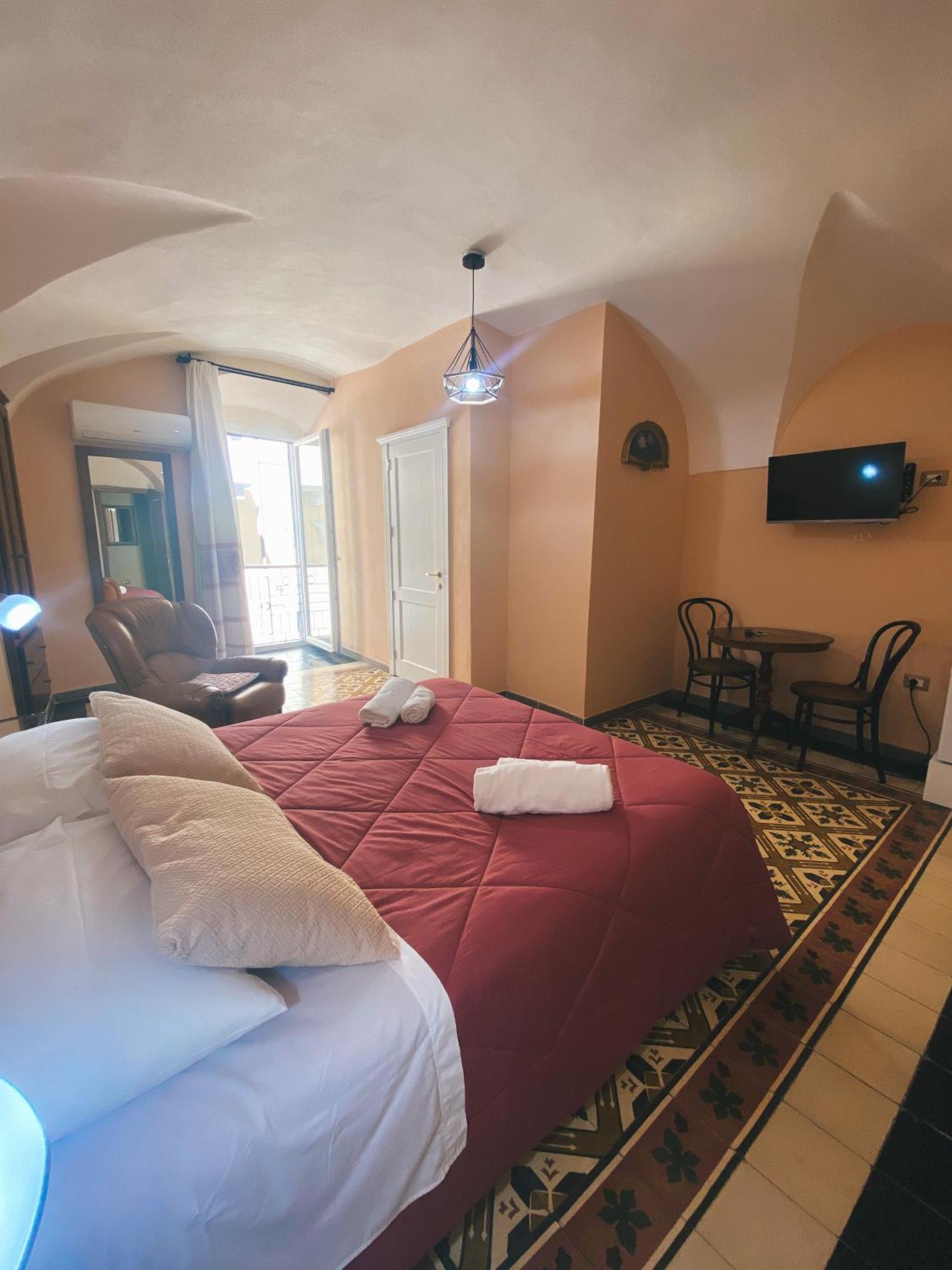 Tra I Due Ponti Hotel Bosa Eksteriør billede